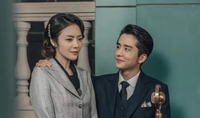 张新成|张新成新剧海报翻车，拿额头贴女生脖子气氛暧昧，网友直言油腻