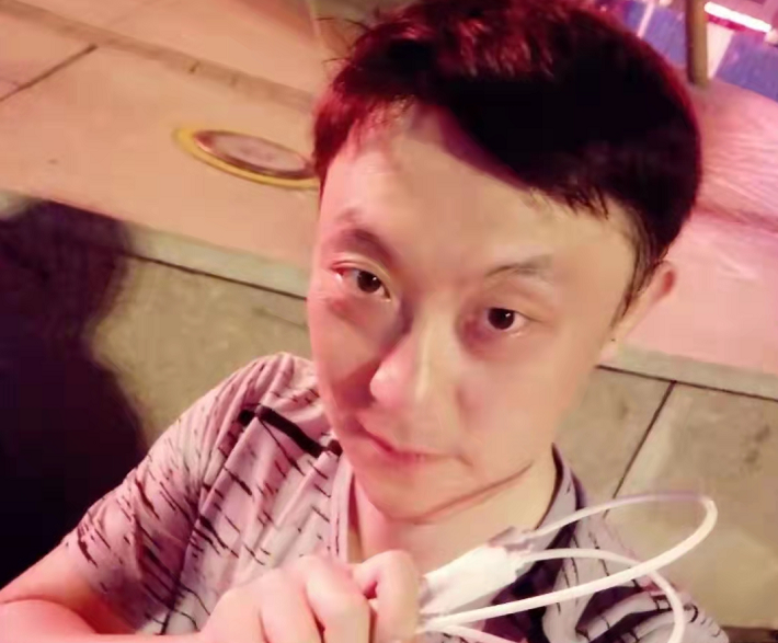 脑溢血|39岁沈阳网红突然病逝！脑溢血抢救无效，年轻娇妻当场痛哭崩溃