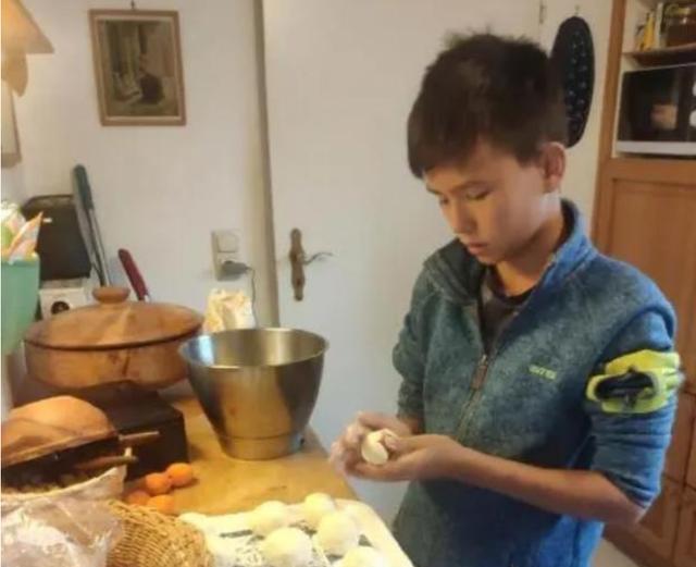 参观龚琳娜的家,全屋摆放中式家具,外国老公太宠她了