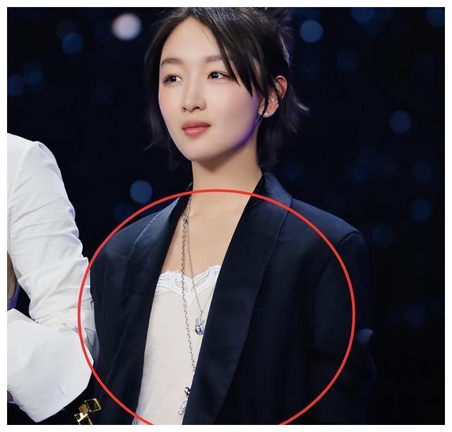 宋丹丹|平胸、龅牙、塌鼻,明明长得难看却火遍大江南北,这8位女星凭啥