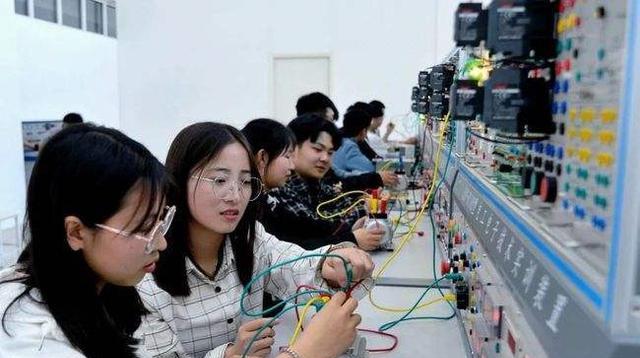 职业教育|职业教育地位提高，5月起与普通教育“平起平坐”，学生机会来了