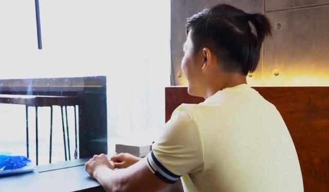 碧桂园|31岁香港独居青年，300万买下18“阳台房”，网友：太逼仄了