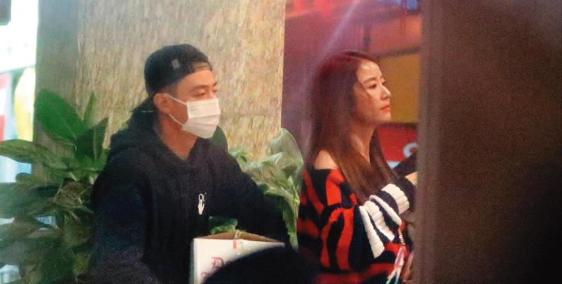 霍建华|偶遇霍建华夫妇带女儿逛街吃饭，网友曝二人恩爱：心如笑得像热恋