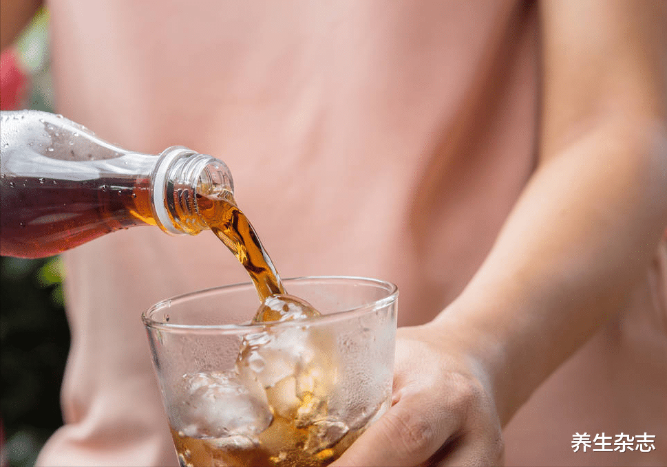 肝脏|农民工肩痛1年，确诊肝癌，医生直言：常喝“2水”是在自毁肝脏