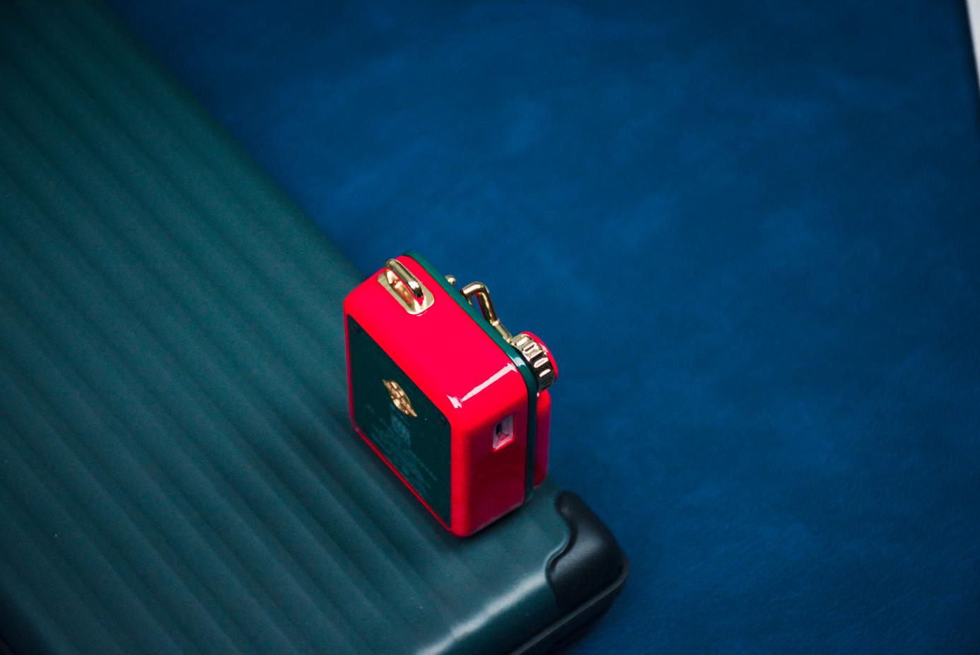 飞利浦·斯塔克|还在愁新年礼品？入手猫王音响原子唱机：满满新年气息的精致玩物