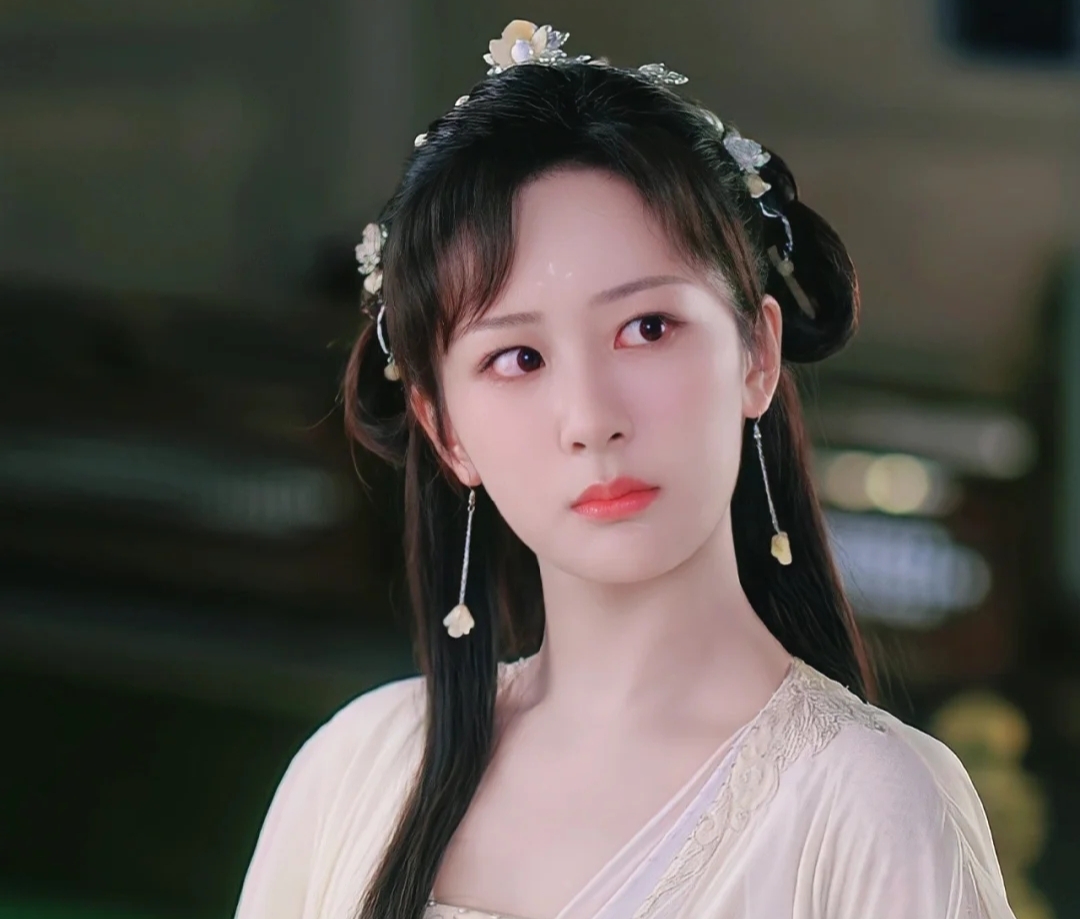 杨紫|杨紫这次错了么?十年友谊沦为“口水蛋糕”的群嘲