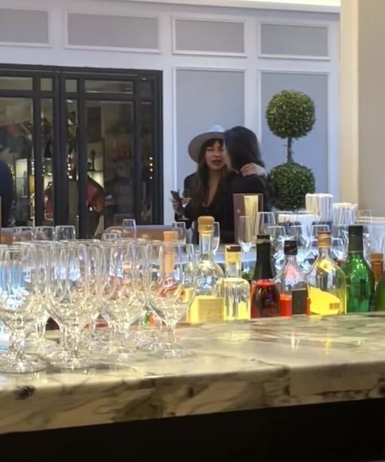 杨紫琼|洛杉矶偶遇杨紫琼,穿搭时尚被赞有气质,皮肤紧致看不出年龄