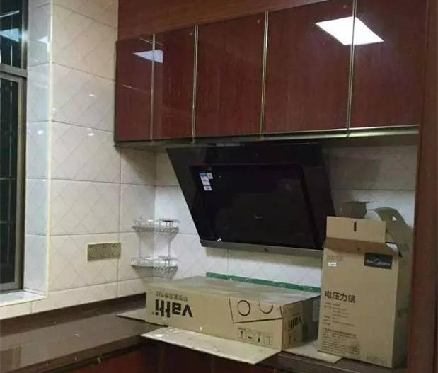 公婆装修的婚房,一进门心情瞬间沉重,看完要哭了!这能住吗?