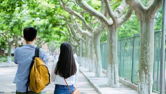 女大学生街头产子,孩子父亲是50岁流浪汉,母亲:断绝关系