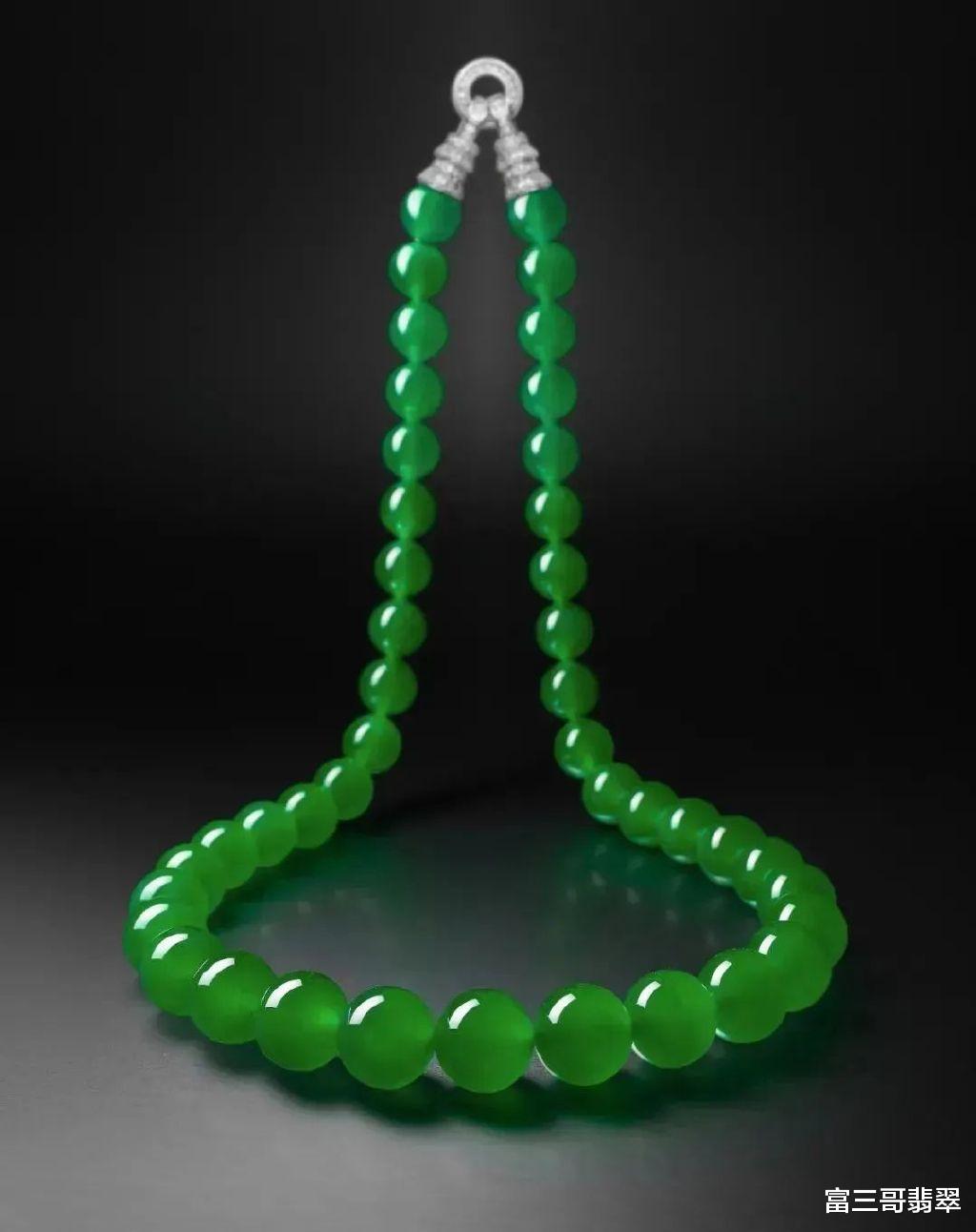 翡翠|2022年苏富比春拍落槌,备受瞩目的翡翠珠链以7750万港币成交!