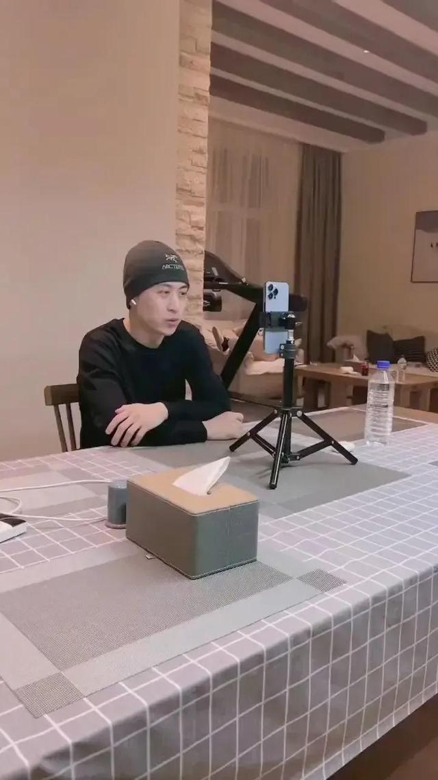 秦奋|秦奋直播称自己只是个普通人,网友却说他气色不好