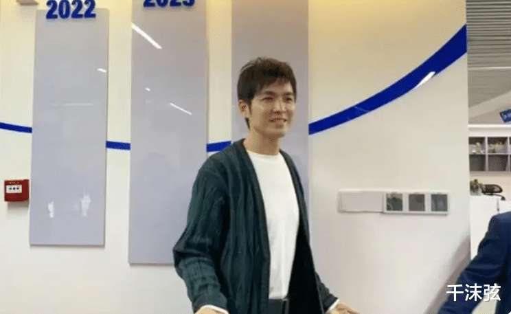 钟汉良|47岁钟汉良近照曝光!胸肌明显帅气不减,被赞“梦回何以琛”