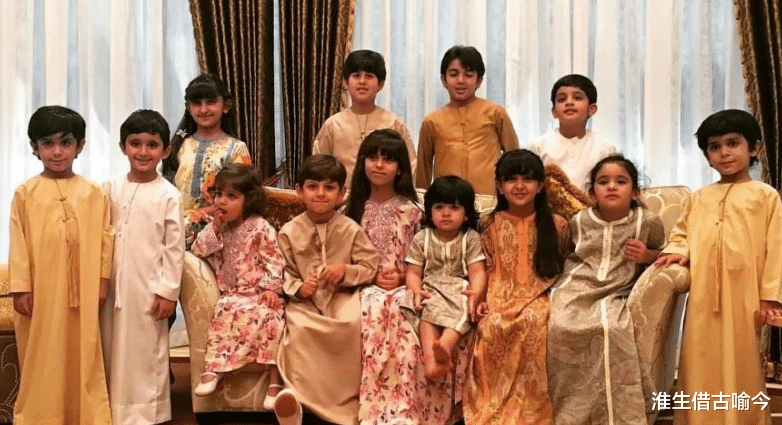 迪拜酋长：娶表妹生12个孩子带小25岁娇妻出访，女儿一个比一个美