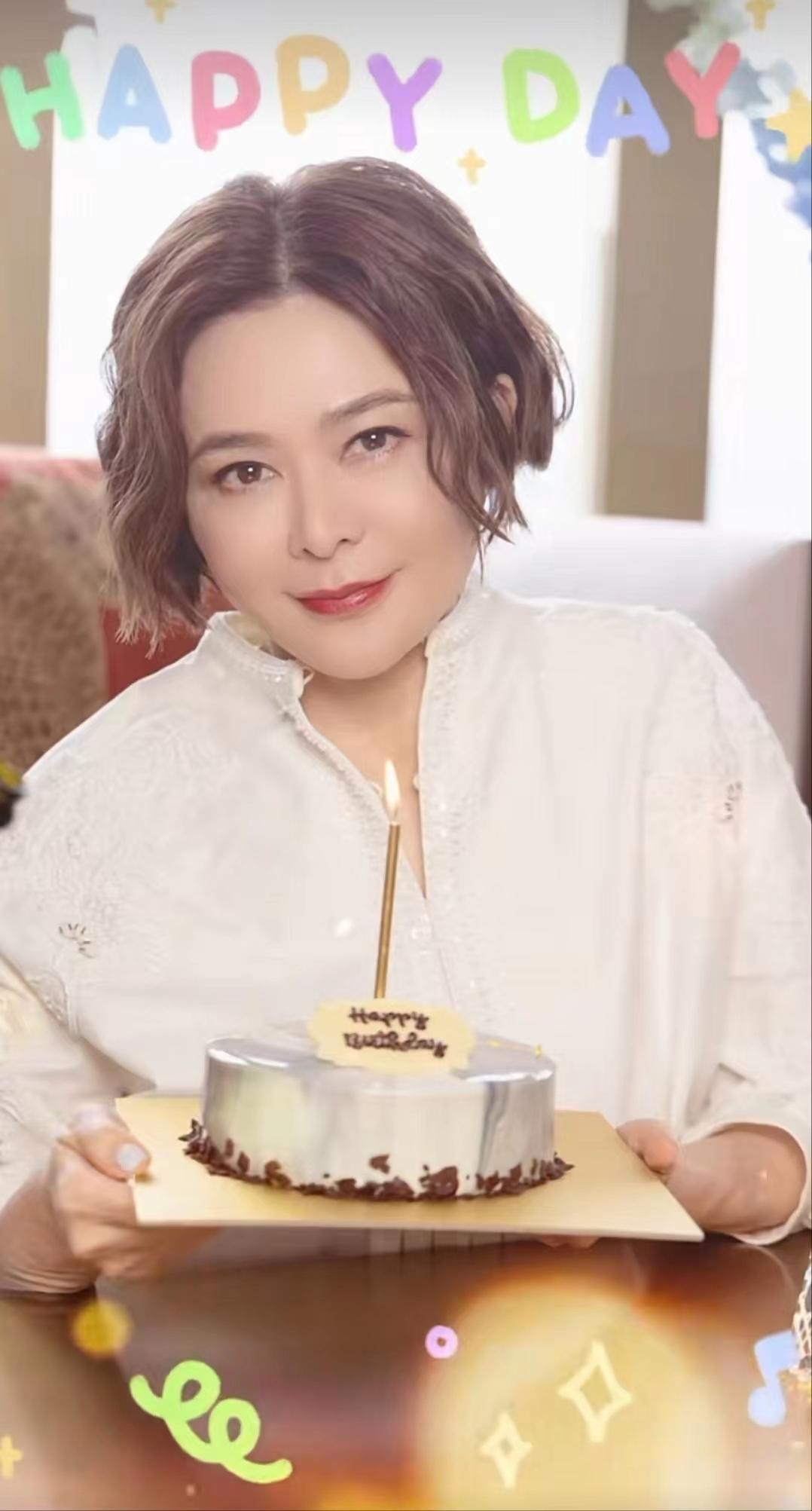 关之琳|关之琳晒庆生美照,60岁身材苗条似少女,单身独居上亿豪宅很惬意