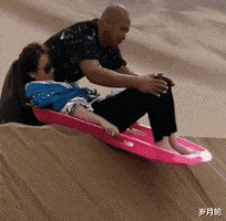 “黄衣服的妹妹现在是我的女朋友了，有啥想问的吗？”