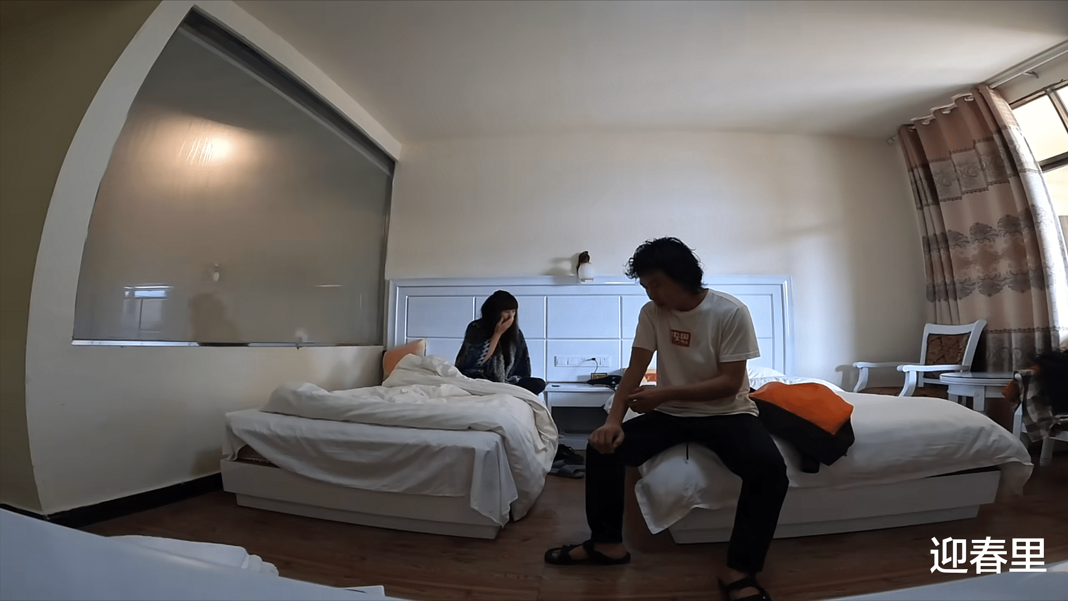00后小伙和50岁富婆结伴旅行,一路从陌生到相熟,结局难以收场