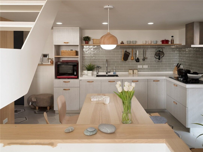 层高4米,竟做出三个跃层空间,每个空间都能直立行走,厉害了