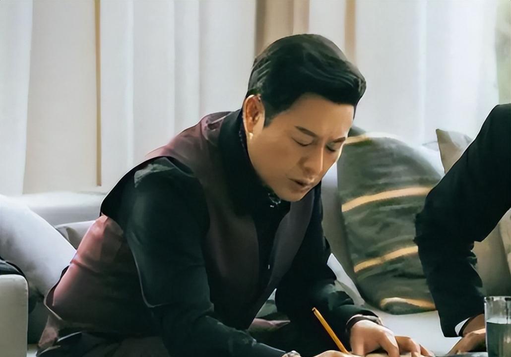 张颂文|47岁张颂文大器晚成,因饰演“高启强”走红,堪称现实版喜剧之王