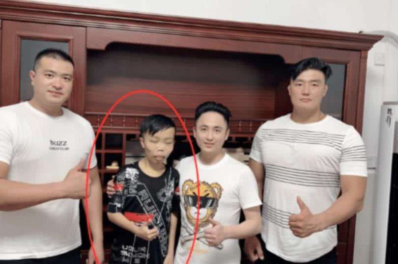 陈山|网红陈山宣布复出，24岁靠卖丑赚5亿身价，被封杀后扬言找女朋友