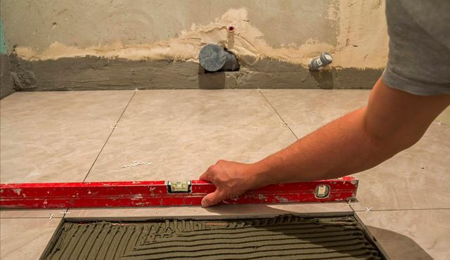 用瓷砖胶铺地砖,一般会出现5个问题,只有这3种情况才建议使用