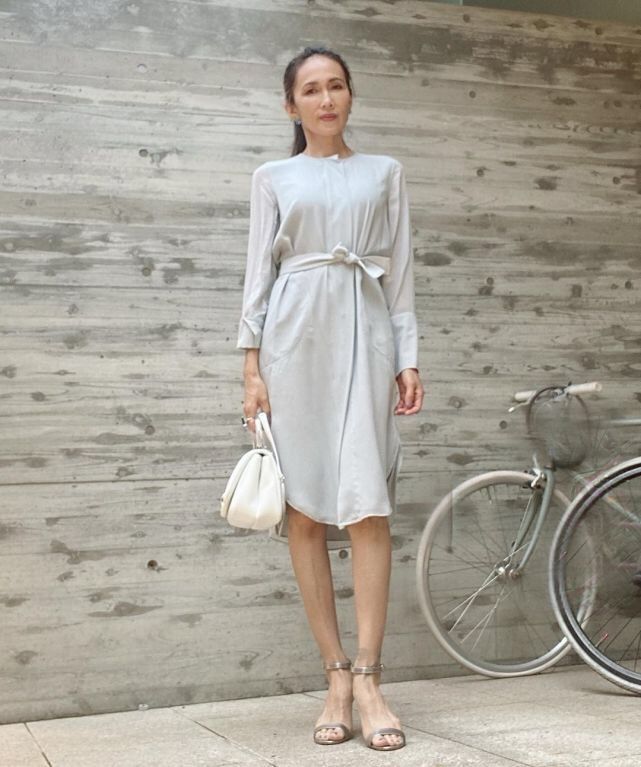 女人太瘦也不好看！52岁工藤静香挑战猫女装，纸片身材反而更显老