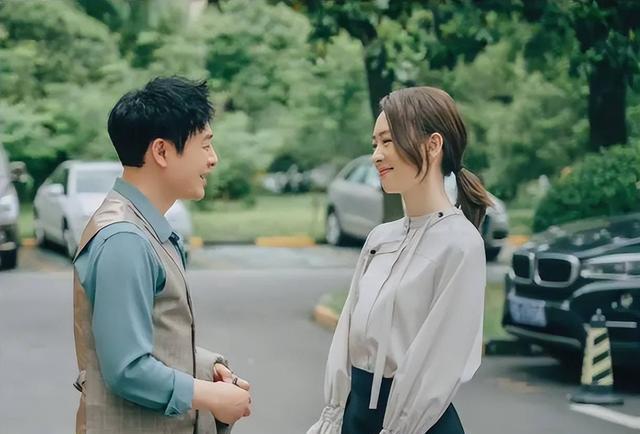 海清|女明星内卷太严重！童谣穿带吊装秀身材，没想到被海清比下去了