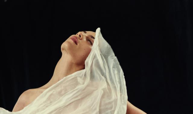 法国摄影师镜头里的“性冷淡”风，让商业摄影成为艺术大片