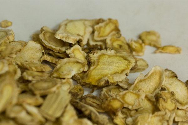 运动|用黄芪泡水时,不妨加一物,能补气养肾