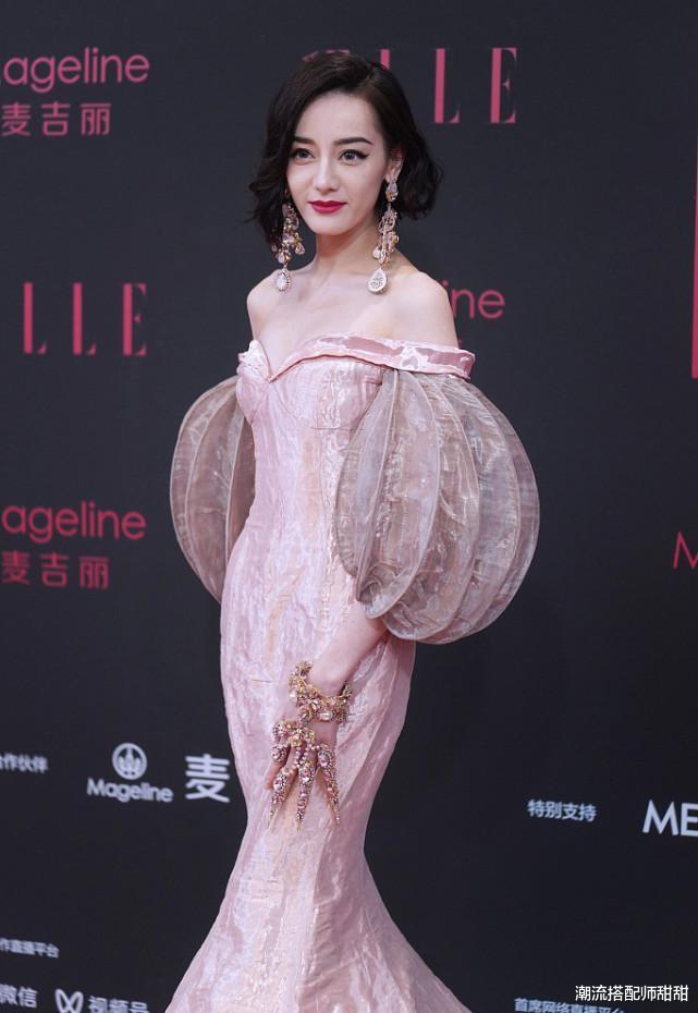 黄瓜 迪丽热巴也太有异域风情了，把灯笼当做衣服穿，短发造型也太A了