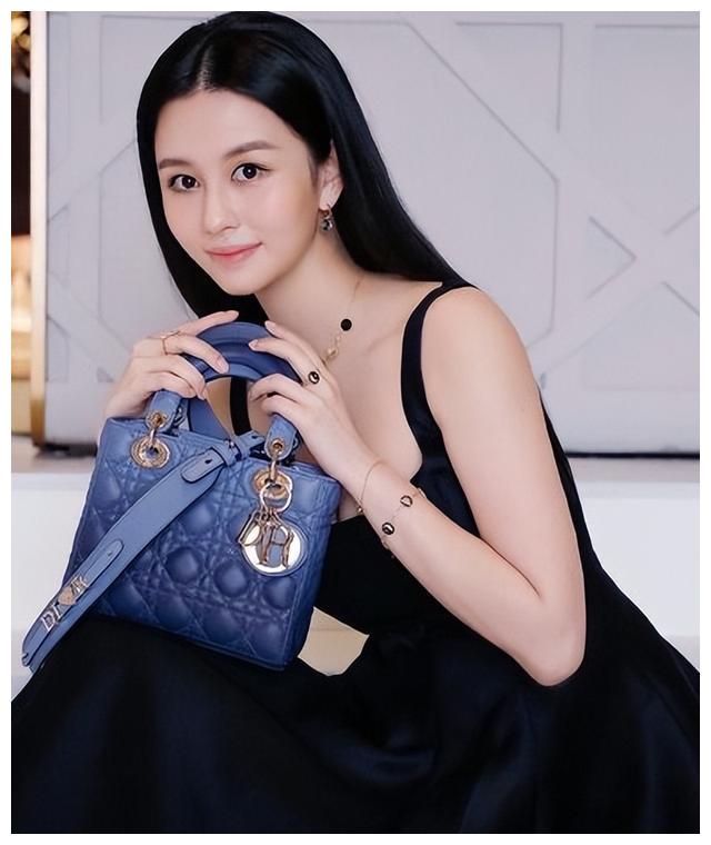 邱淑贞|54岁邱淑贞现身模样大变，臃肿发福头发稀疏，法令纹深重超显老