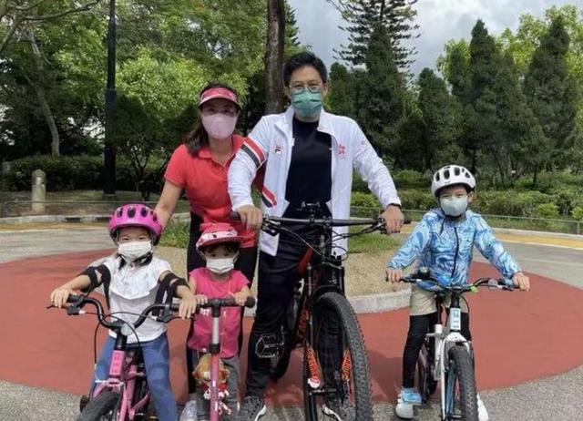 郭晶晶|代言接到手软,重返职场陪娃两不误,40岁郭晶晶是豪门媳妇天花板