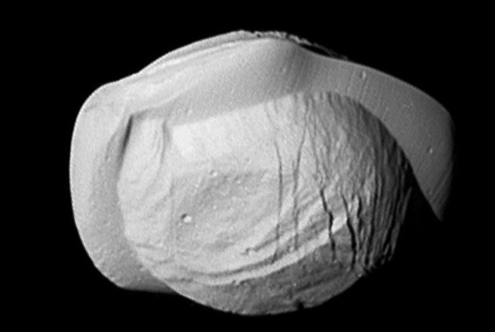 土星附近的神秘天体:外表酷似中国太极图,质量只有地球万分之三