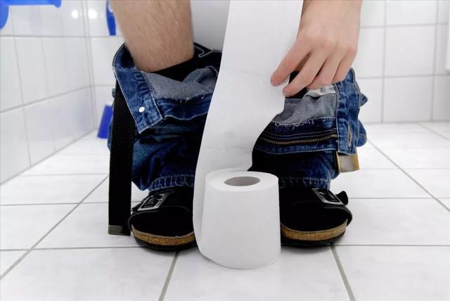 上完厕所,厕纸该扔马桶还是垃圾桶?很多人一直做错
