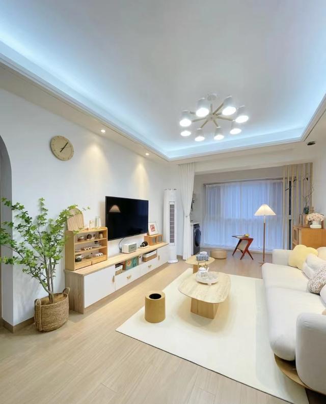 年轻夫妇拒绝“过度装修”,把75小家装修得堪称教科书,超有品味