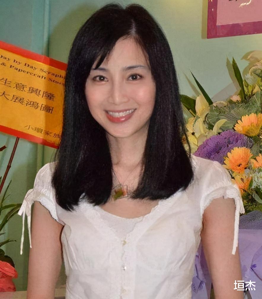 香港小姐|“风光不再”的港姐现状：有人抵押皇冠还巨债，还有人菜市场摆摊