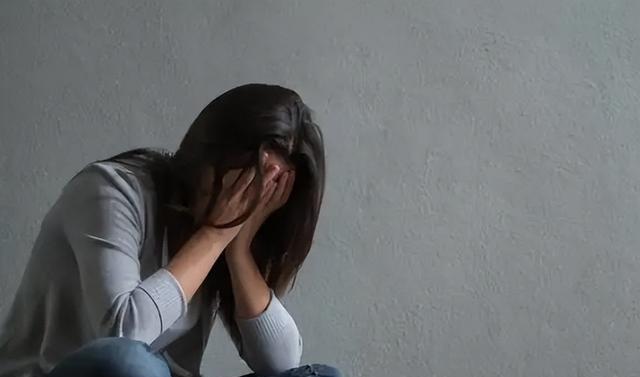 2011年,上海一少妇与黑人留学生偷情,被丈夫抓现行,最终酿悲剧