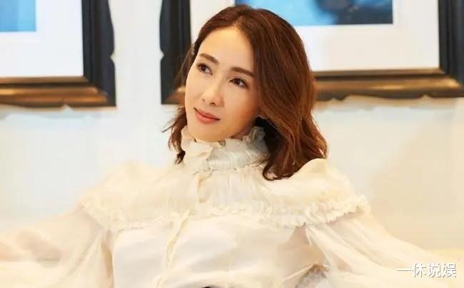 黎姿|黎姿现身上海机场,被带走隔离,据传是来参加《浪姐3》