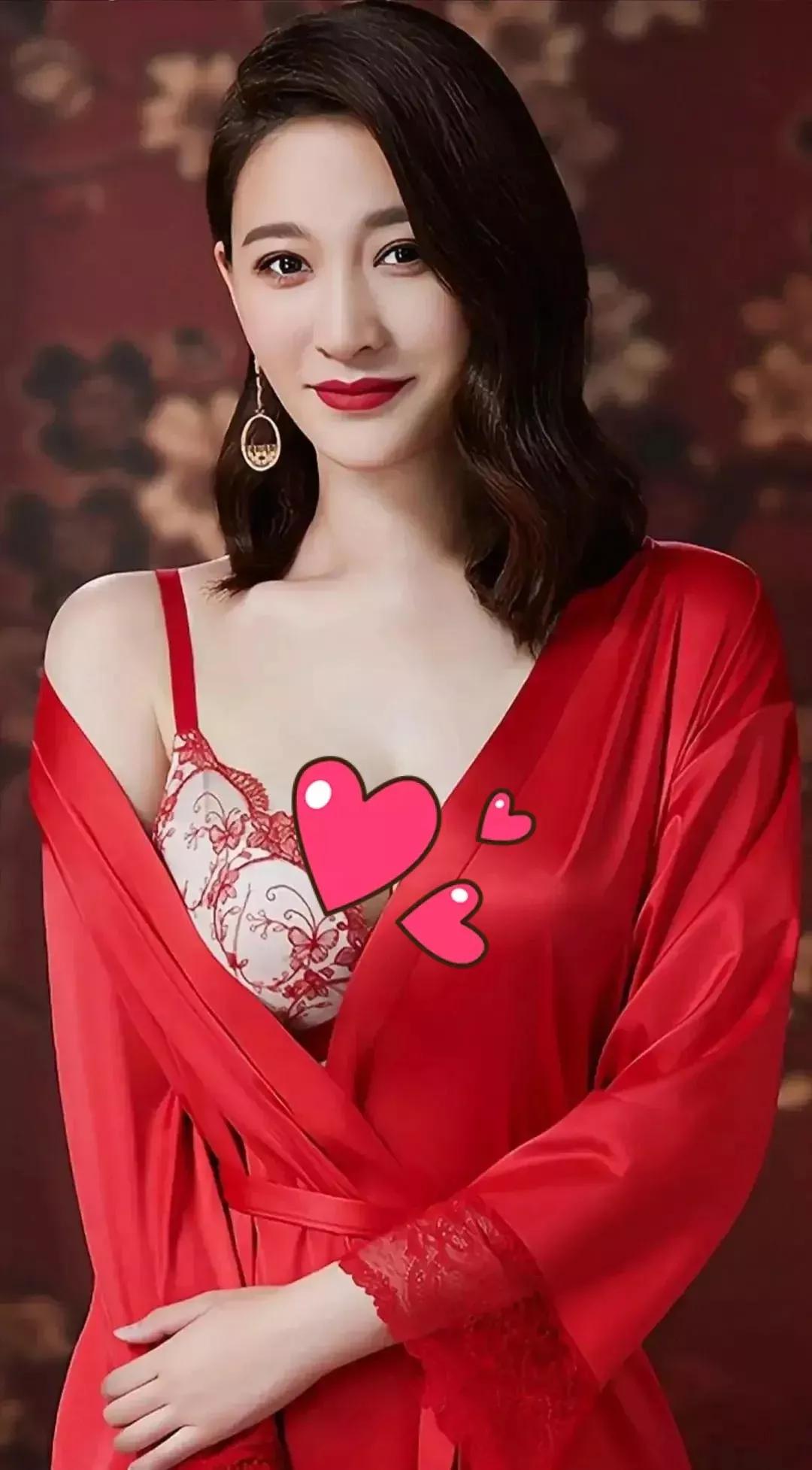 张靓颖|张靓颖的胸，谭维维的腿，殷桃的腰，这些女星隐性的美，太迷人