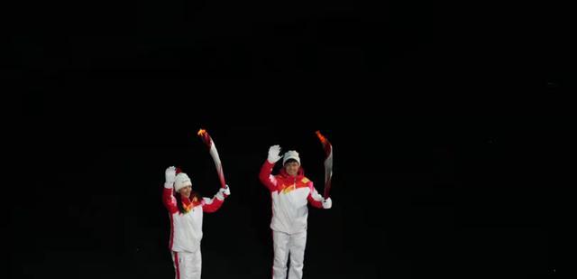 火炬手|黄明昊是冬奥火炬手，网友：冬奥火炬手的标准是什么？惨遭控评