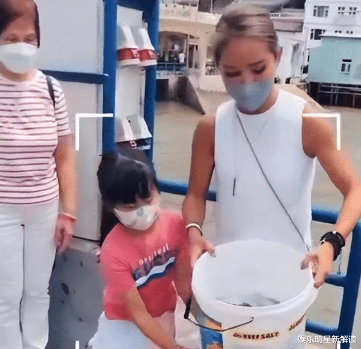 周焯华|受洗米华影响？洗米嫂为家庭干2件大事，刘碧丽忙撇清关