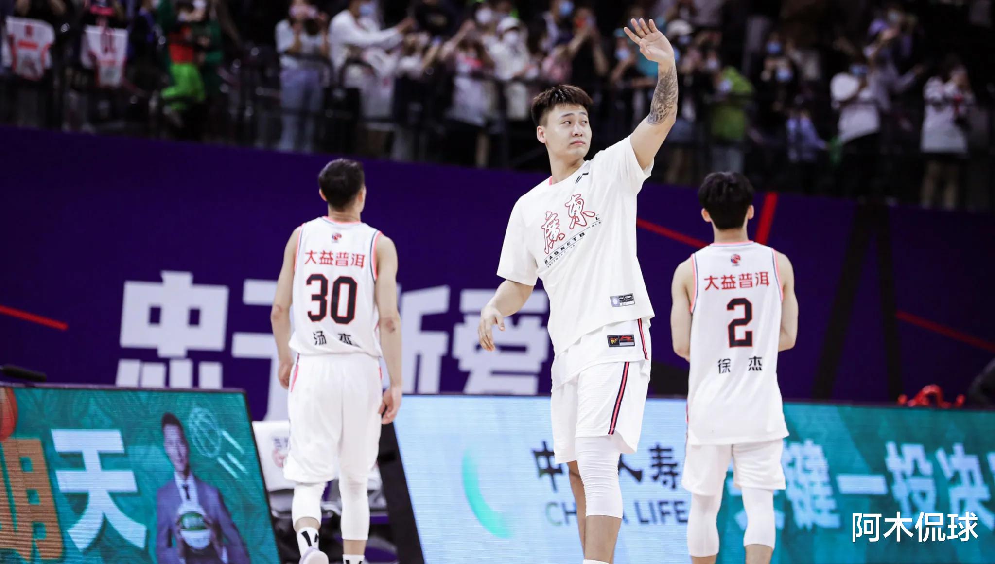 广东男篮|广东队将大比分拿下广州队，郭士强再次向杜锋学习，赵睿成为广东队赢球最大功臣
