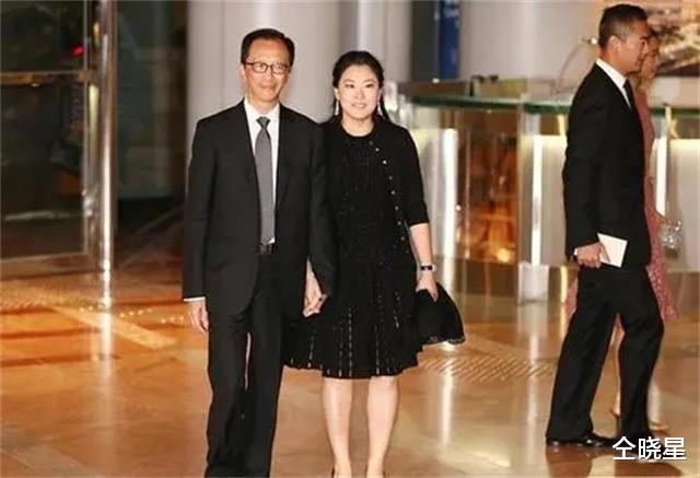 伏明霞|跳水女皇伏明霞近况：70岁丈夫当上董事长，19岁女儿亭亭玉立