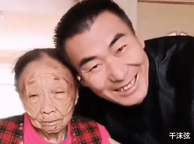 陈暖央|七夕两头跑！李玉成和85岁老太撸串喝酒，又陪女搭档直播到深夜