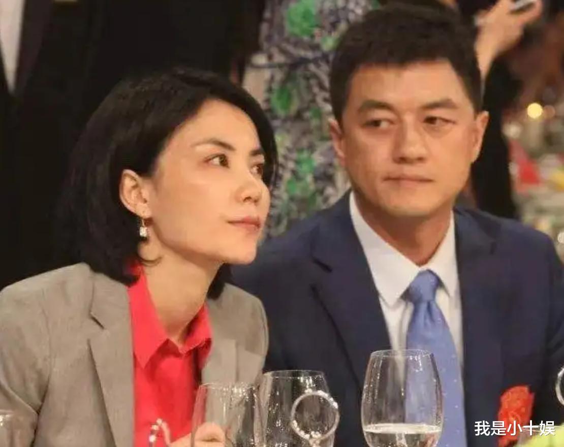 李亚鹏|李亚鹏同好友聚餐,51岁近照显老态,头发稀疏颜值大受影响