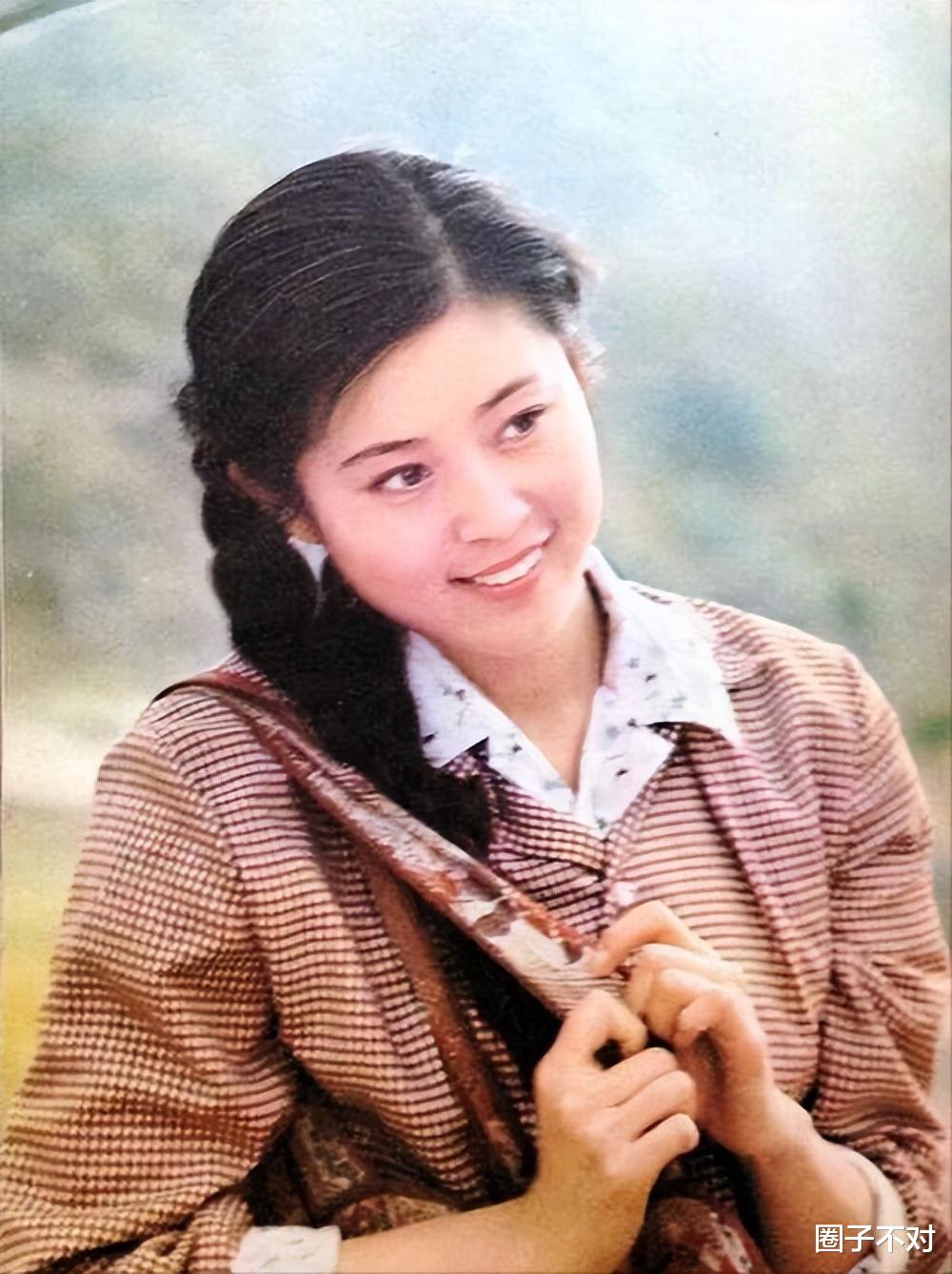 倪萍|倪萍:三婚两次失败,为救儿子给冯小刚下跪,46岁嫁导演终获幸福