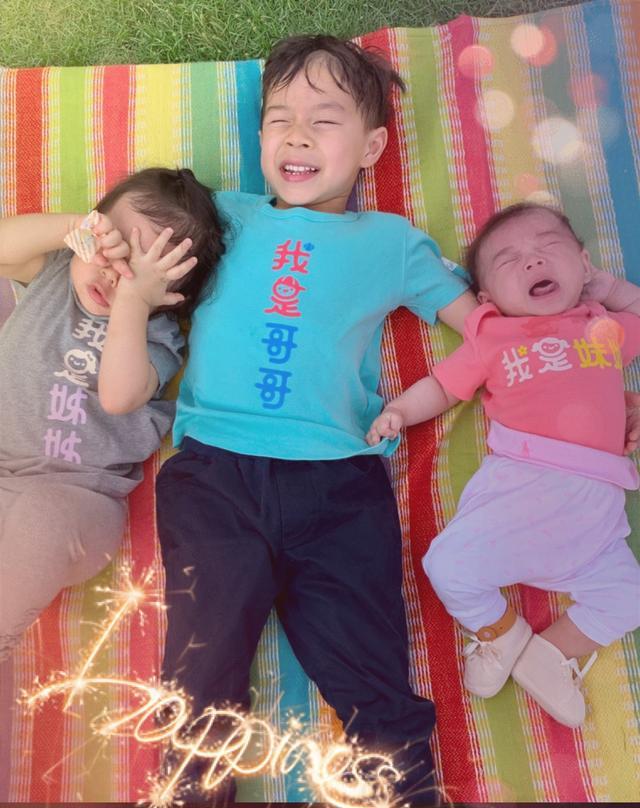 |霍启刚全家外出就餐,大女儿高清正脸首次曝光,灵动可爱像郭晶晶