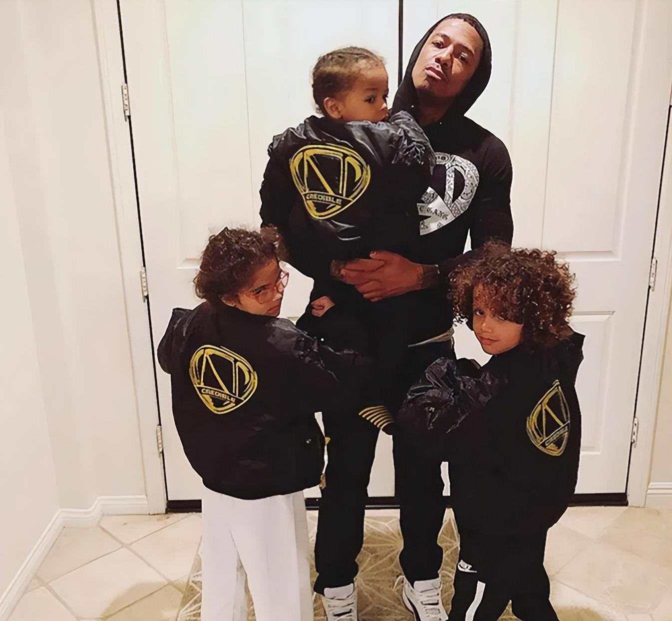 金城武|好莱坞明星公开反对一夫一妻制，却在8年里同时交往多名女性