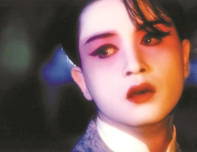 赵露思|明明长了一张相似的脸,一个帅一个“土”,颜值差距太大了