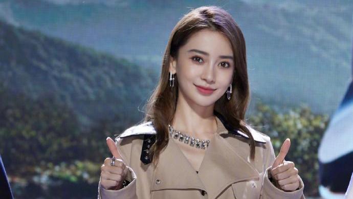 Angelababy|?baby杨颖与男星关喆24小时两大瓜：被曝现身酒吧，一起滑雪游玩！