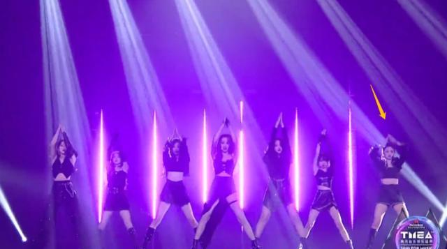 假唱|内娱唱跳偶像就这水平？假唱、全开麦唱跳声音小、半开麦唱跳走调